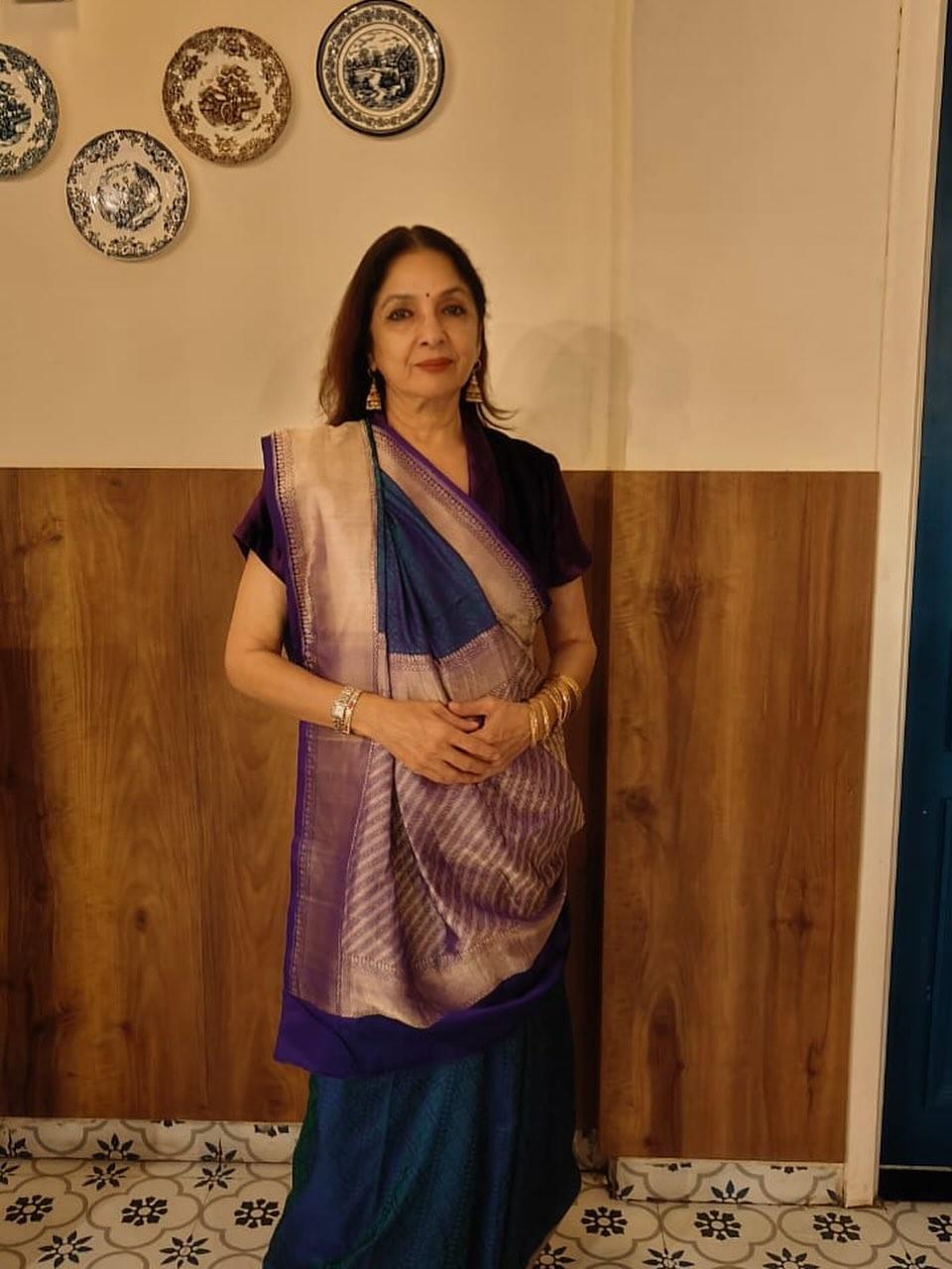 Neena Gupta shows how to flaunt the pallu in Gujarati style saree