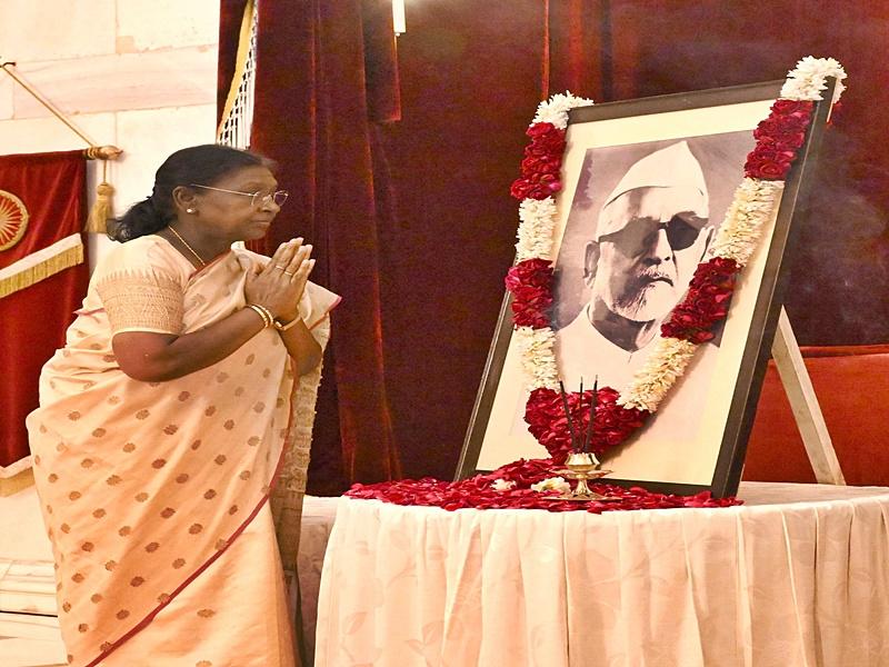 President Droupadi Murmu pays tribute to Dr Zakir Husain on birth anniversary