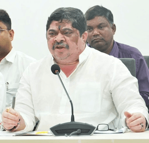 Telangana minister's 'buffalo' remark about colleague embarrasses Congress