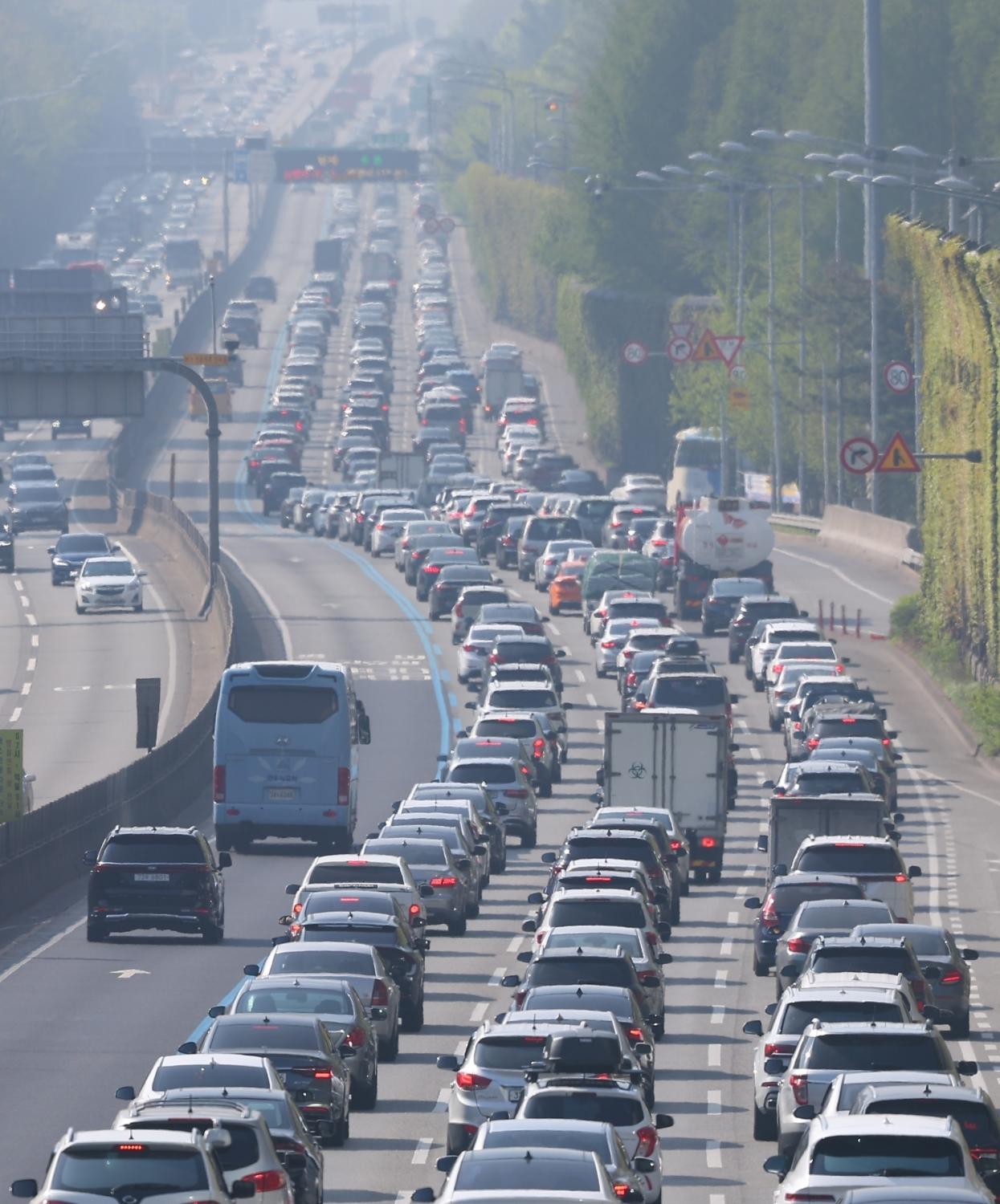 S. Korea's auto exports hit record $72 billion in 2025