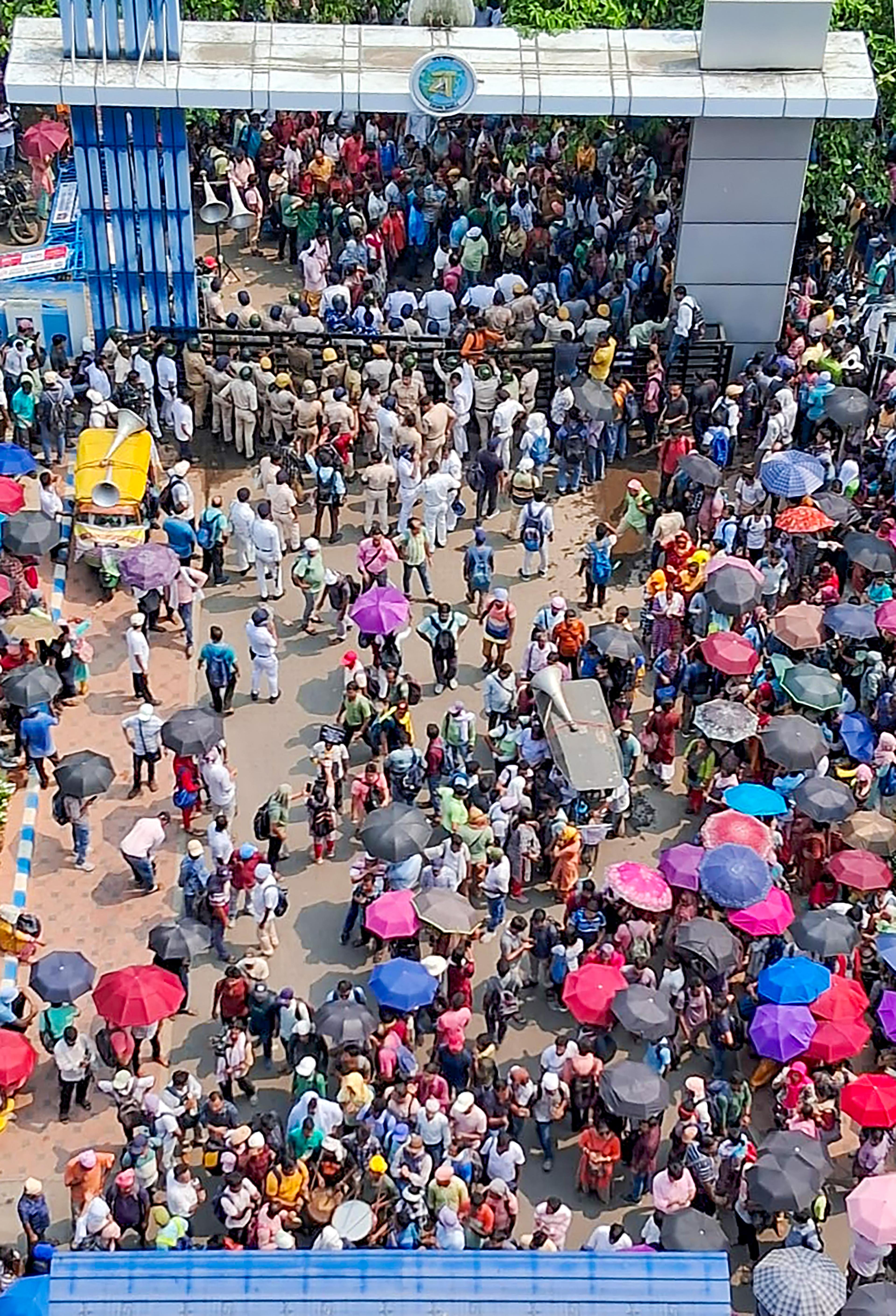 Cash-for-job case: Intervention of Calcutta HC sought on use of force against teachers; police file counter case