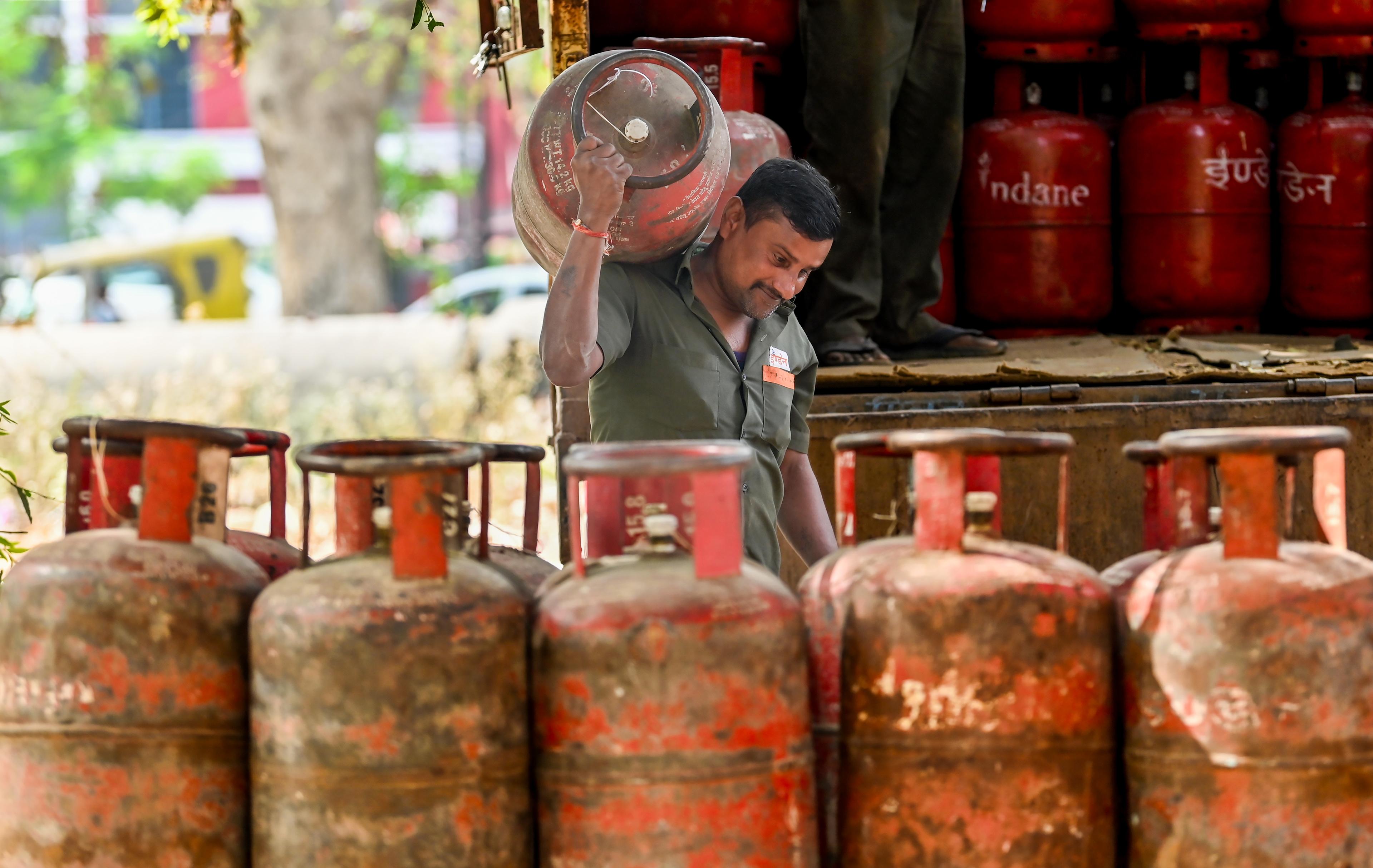 No change in LPG refill timelines, stocks adequate: Govt