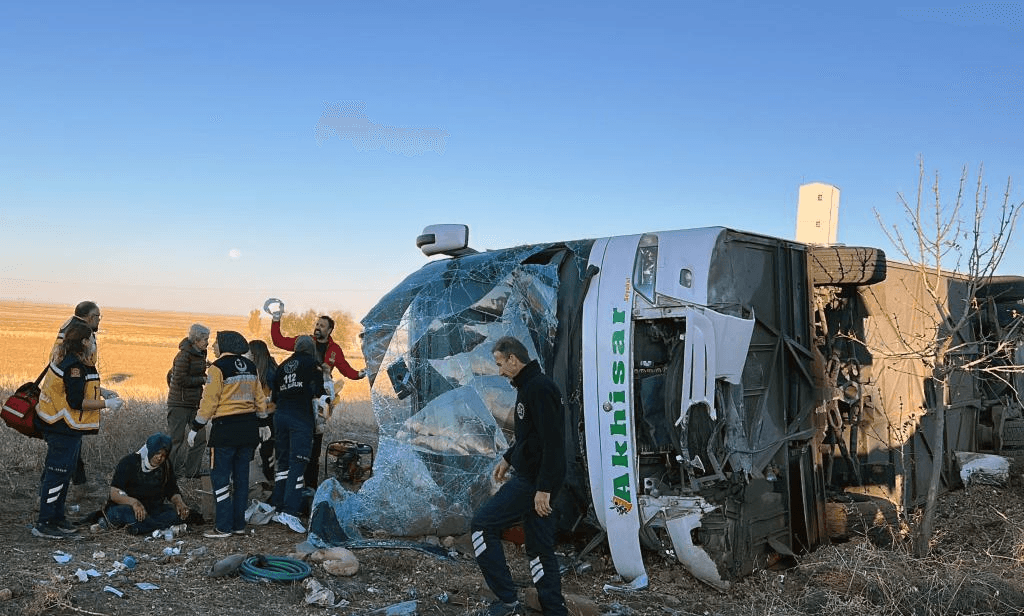 Seven dead, 11 injured in bus crash in Turkey