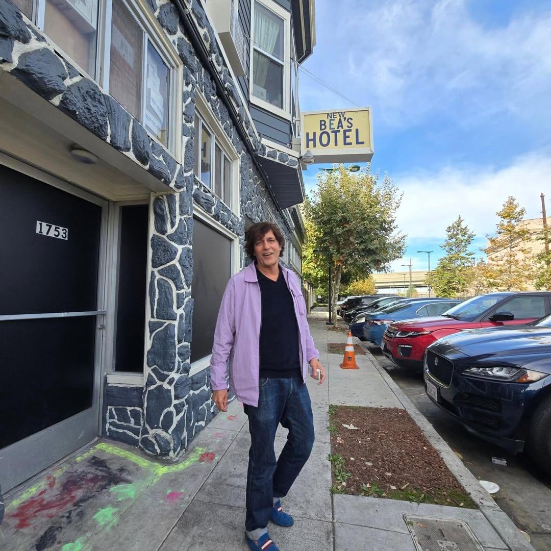 Chunky Panday enjoys both darshan & a dynamic show during his San Francisco stay