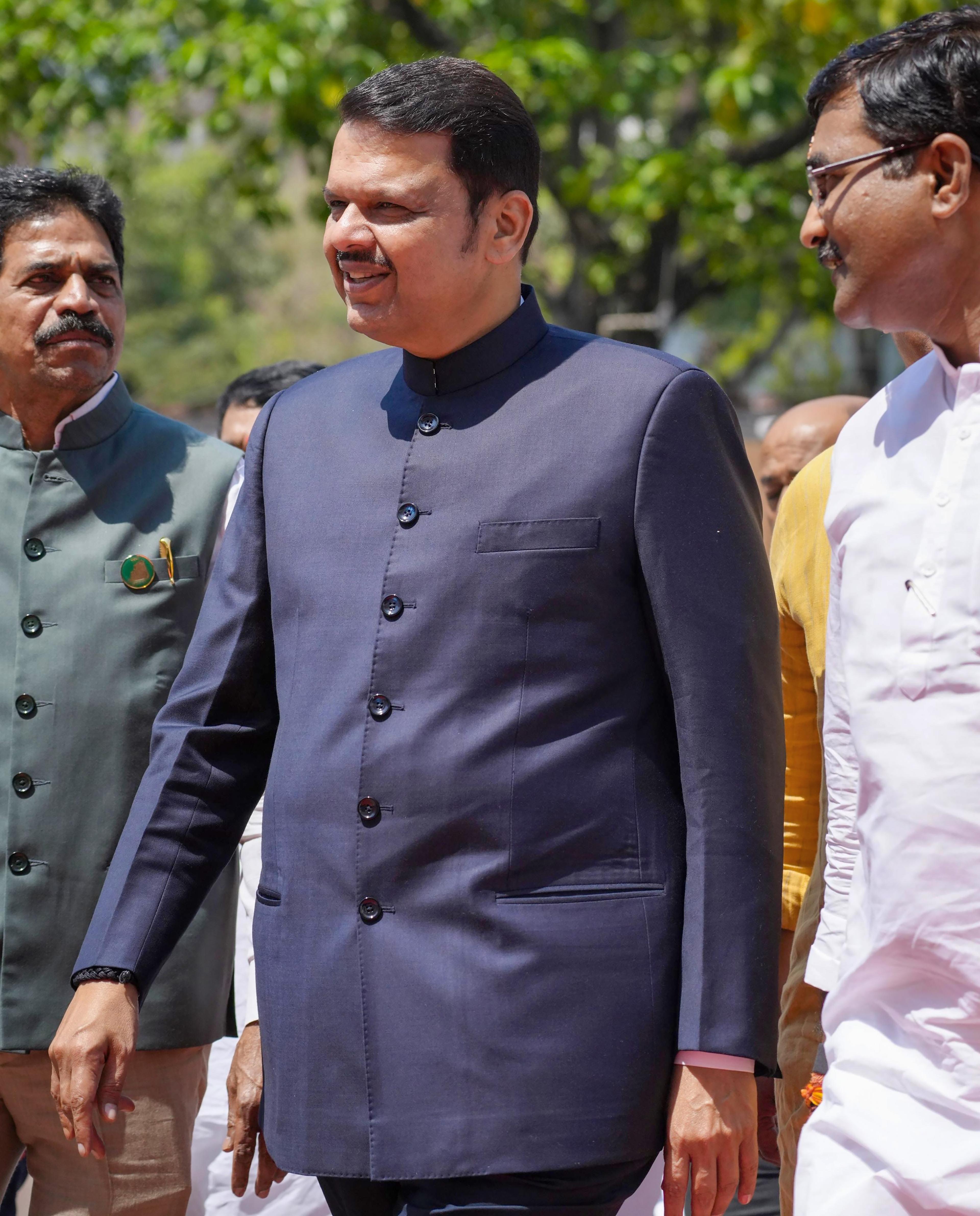 If Fadnavis had conscience he would quit Home Dept: Raut, Wadettiwar over acid attack on girl in Ahilyanagar