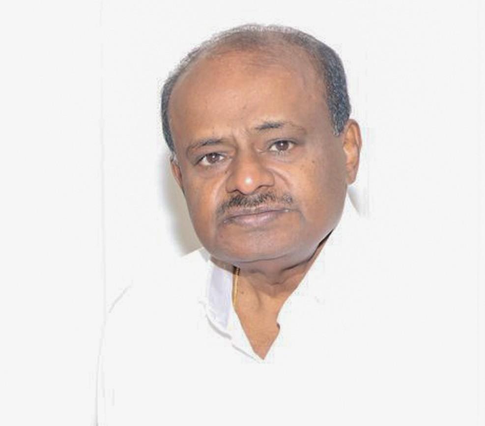 Video of Namaz at Bengaluru Airport sparks criticism; Kumaraswamy calls for dedicated prayer space