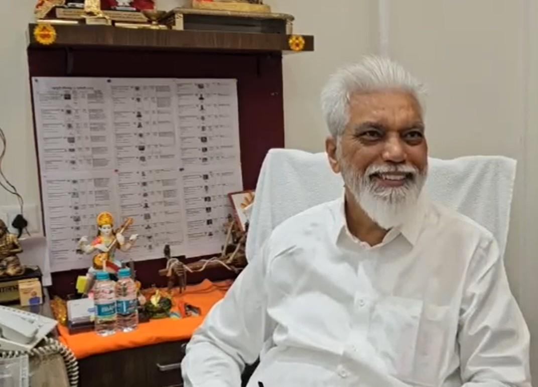 Hindi not mandatory, students can opt for third language if 20 or more choose: Maha Minister