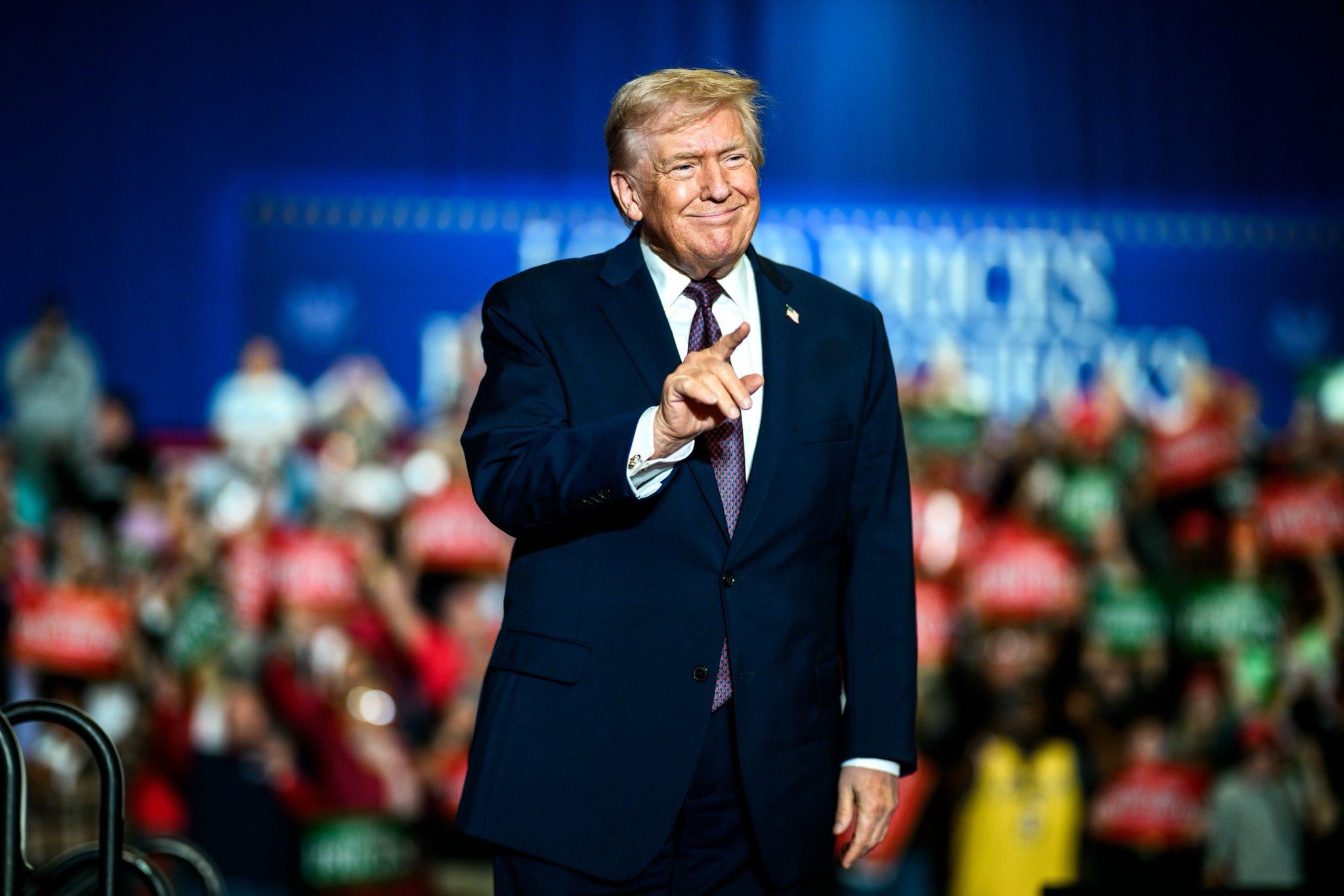 Trump urges Republicans to stay united ahead of midterm elections