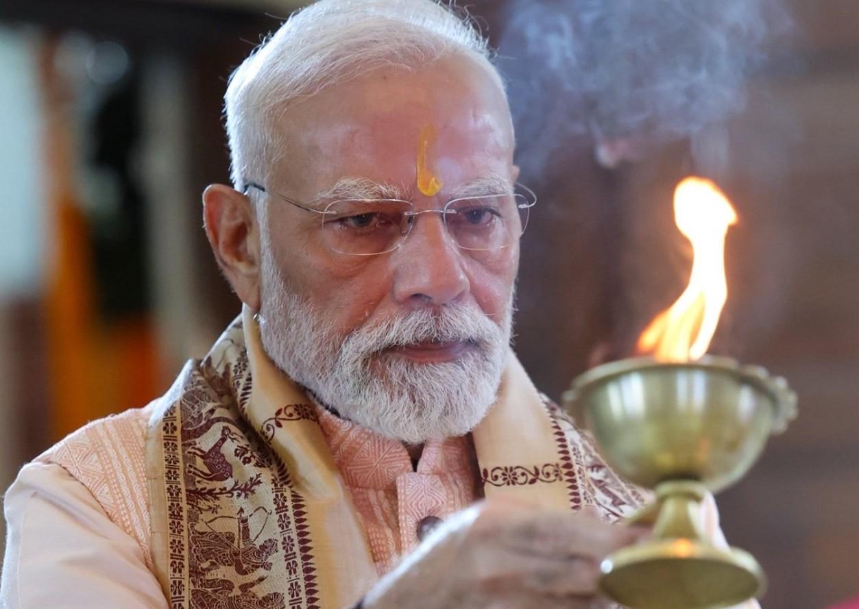 PM Modi prays for public well-being; celebrates Durga Puja in Delhi’s Bengali hub (Lead)