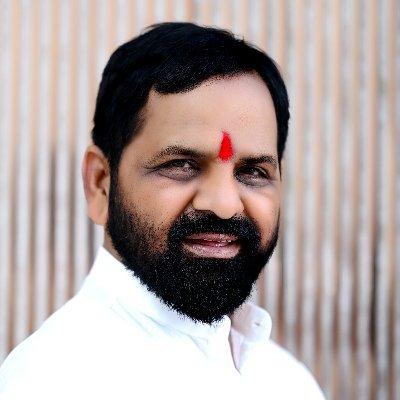 Maha govt to decide on banning imported Chinese plastic flowers