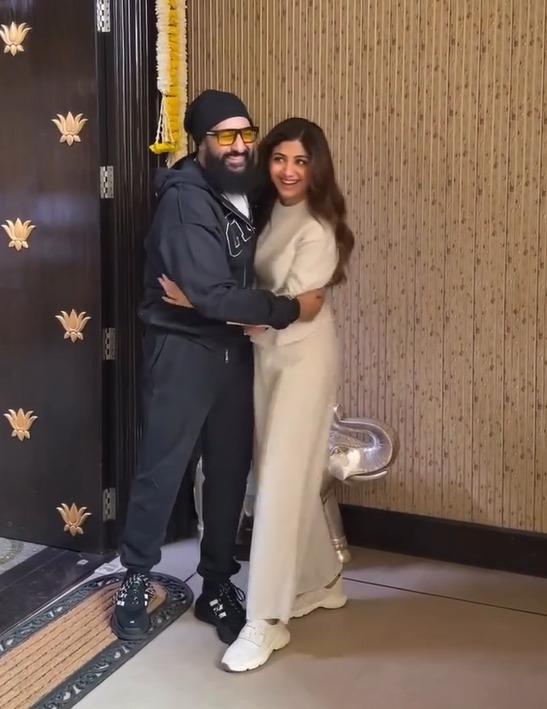Shilpa Shetty pens heartfelt note for Raj Kundra on anniversary: Still spinning in love