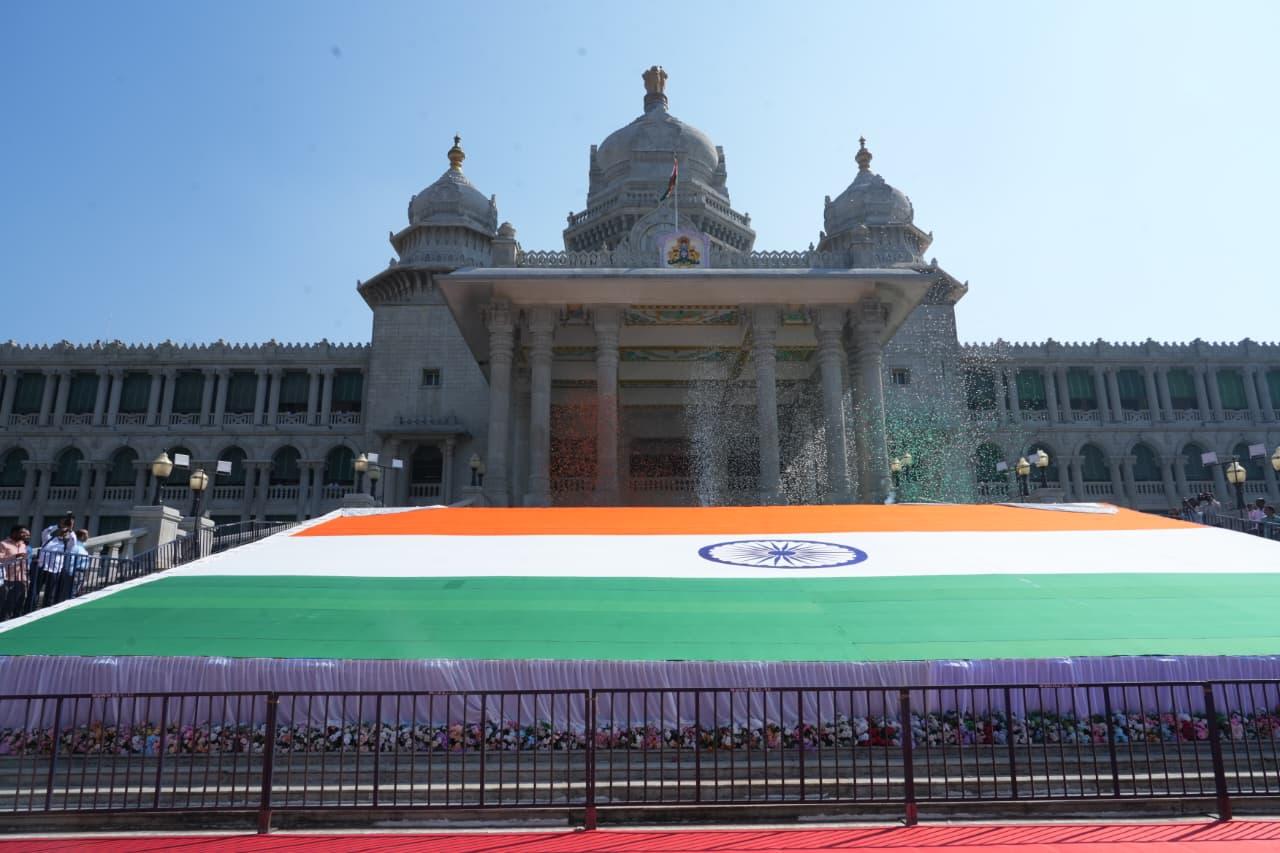 K'taka govt unveils world’s 2nd-largest Khadi Tricolour at Suvarna Vidhana Soudha in Belagavi