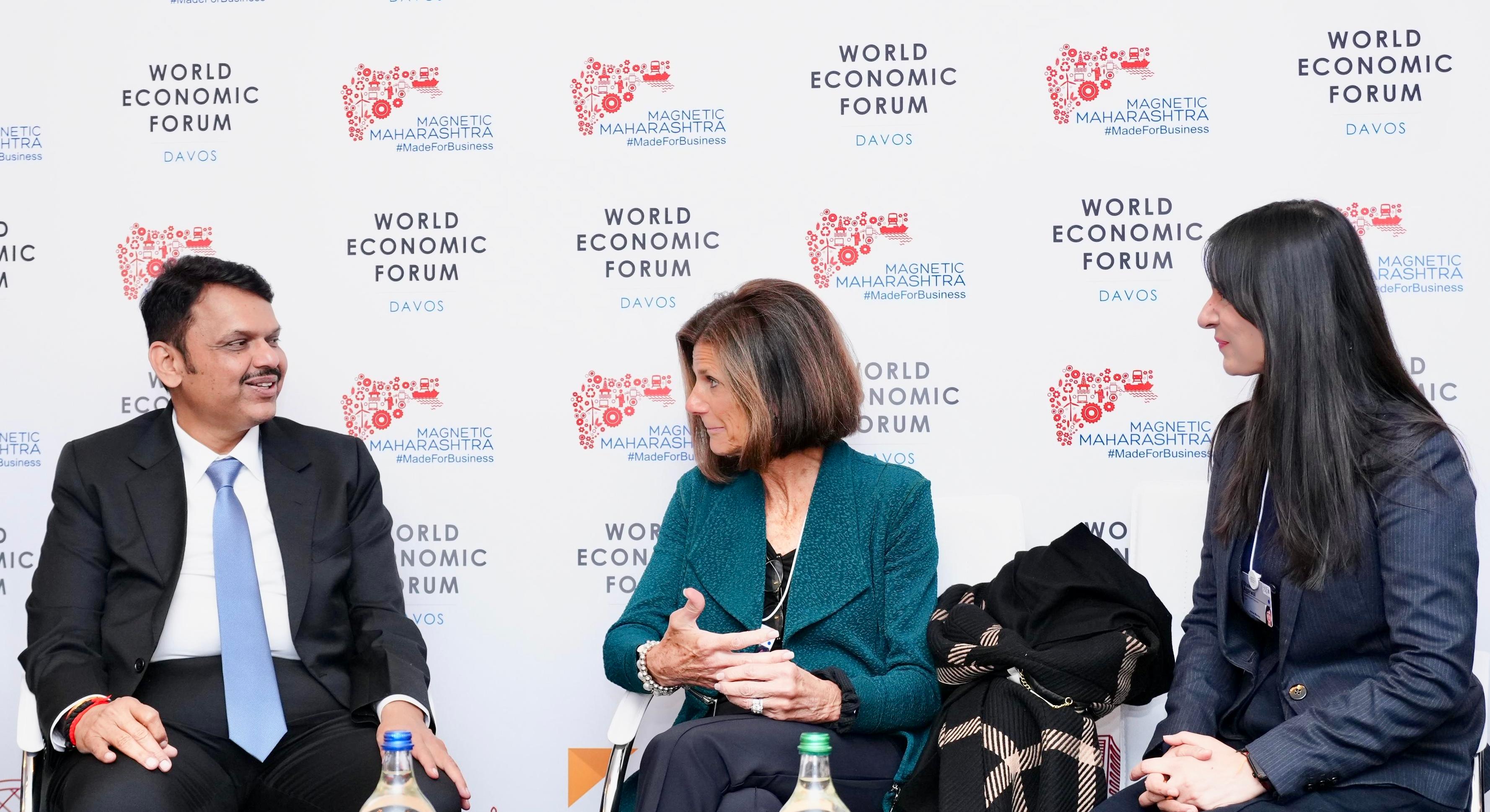 Maha pens success story with Asia’s largest decentralised solar programme: CM Fadnavis