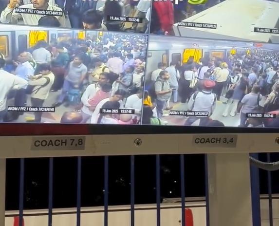 'Snake' sighting in Delhi Metro causes panic as women scramble to 'escape' unwanted 'co-passenger'