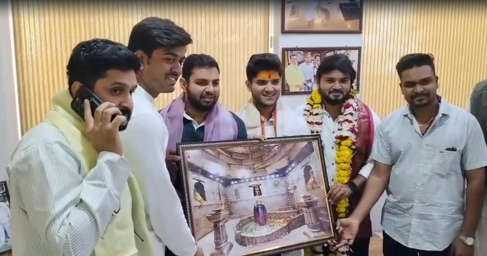 BB 19 former contestant Mridul Tiwari visits Mahakal temple in Ujjain, says he 'derives spiritual energy only from Mahakal'