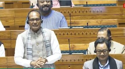 Protests, disruption mark Lok Sabha proceeding as Govt tables new rural employment Bill