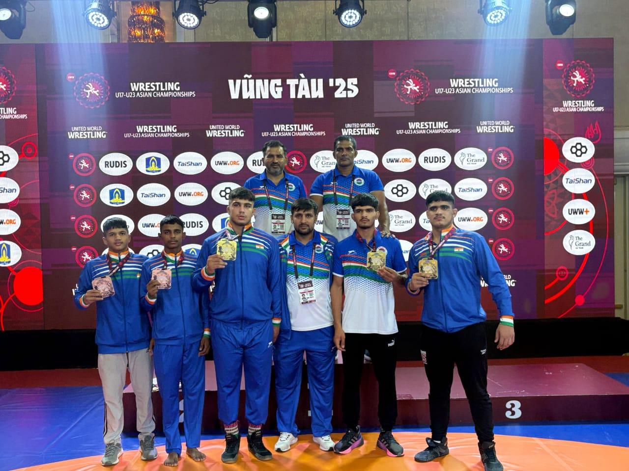 Indian U-17 freestyle wrestling team excels with 3 gold, 2 bronze medals at Asian C'ship