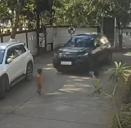 Minor girl run over by car in MP's Indore; suffers severe injuries