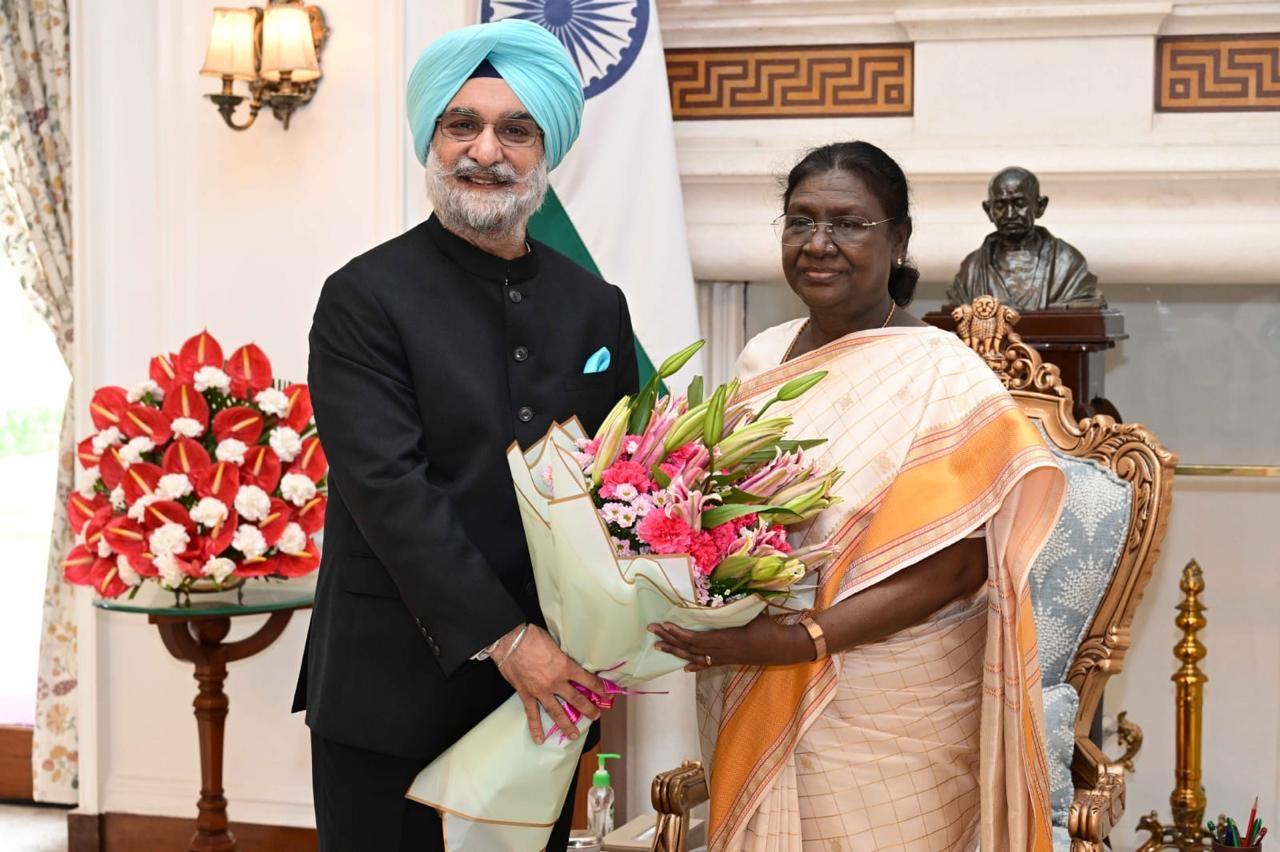 Delhi L-G meets President Murmu, police chief, other officials