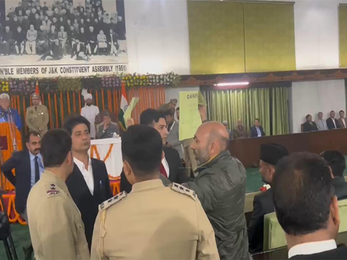 Khursheed Ahmad Sheikh protests in J&K Assembly