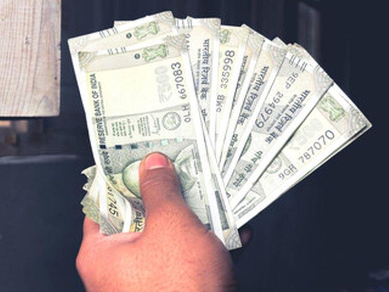 From 8th Pay Commission to LPG price hike: Key rule changes effective from Jan 1