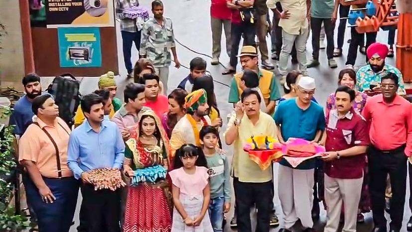 'Taarak Mehta Ka Ooltah Chashmah' cast & crew receive surprise from ‘Mumbai Cha Seth’