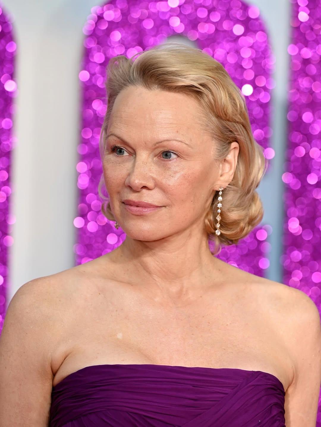 Pamela Anderson: I look in the mirror like I do on social media