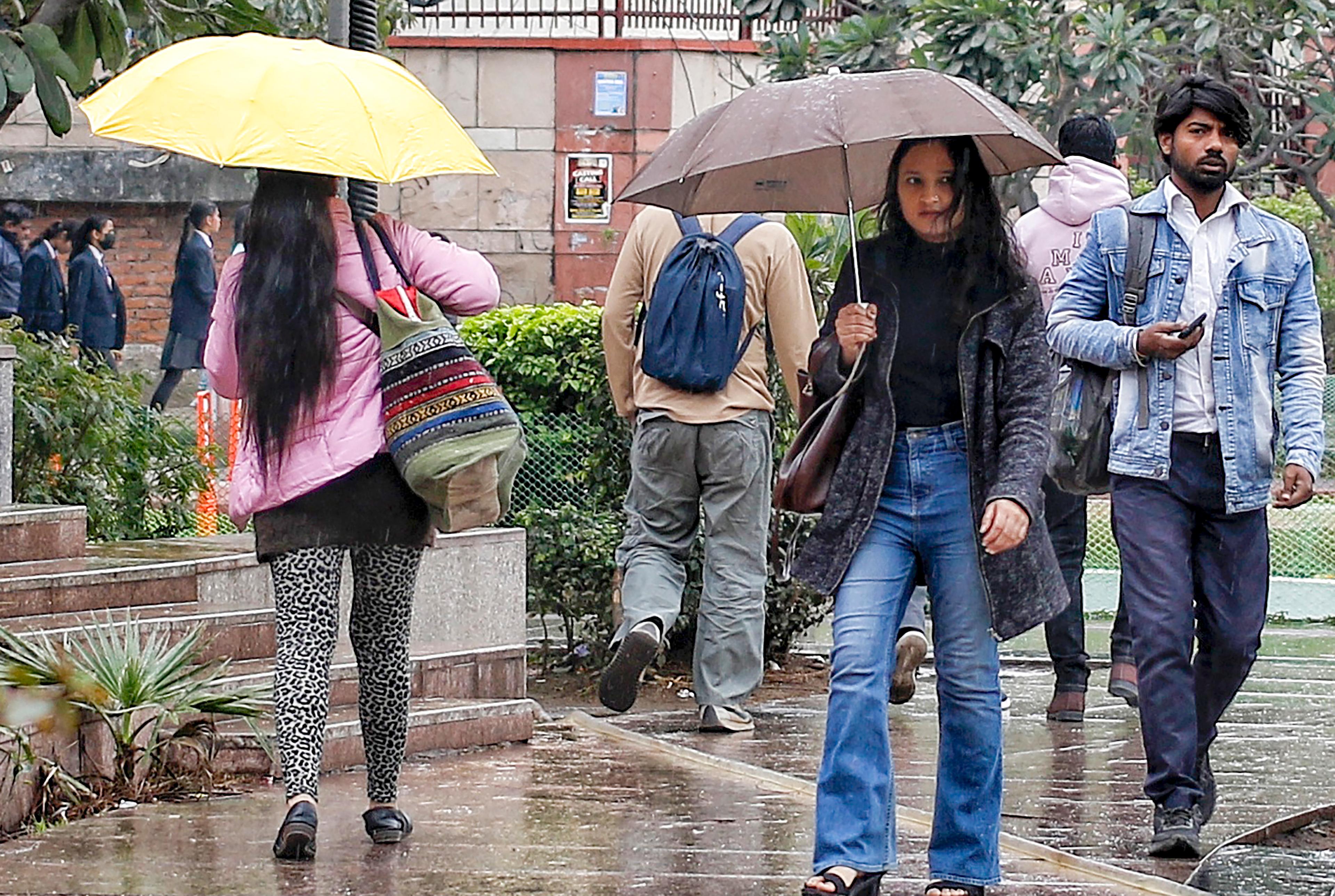 Airline firms issue travel advisory amid rain, thunderstorm forecast