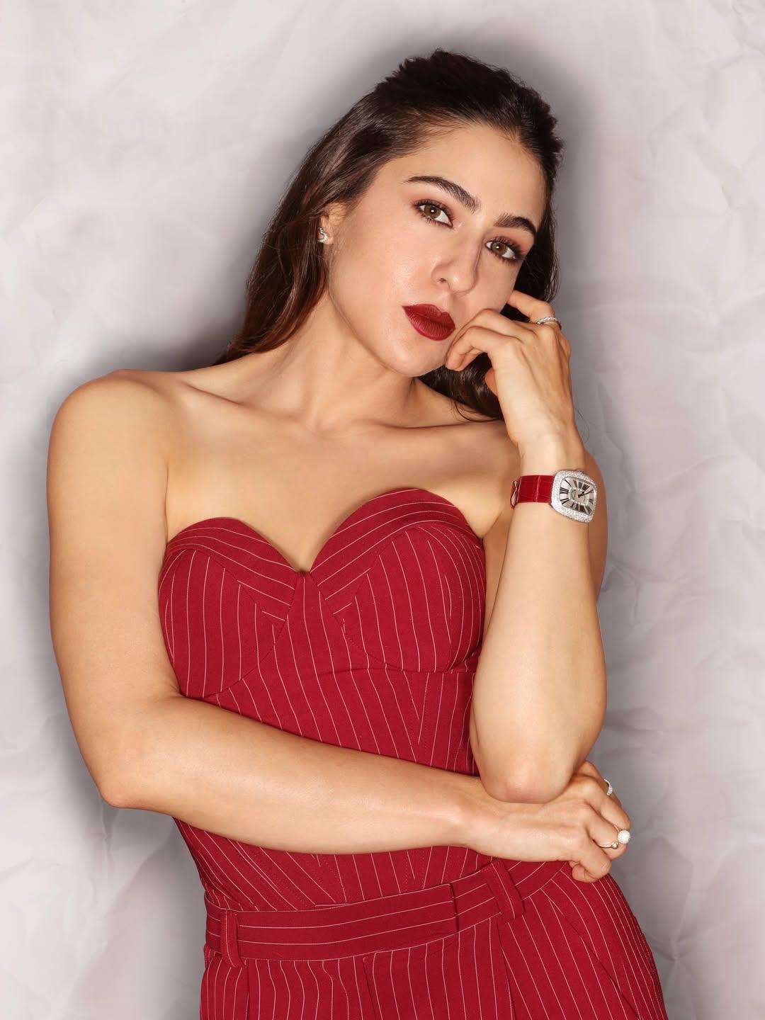 Sara Ali Khan, Aditya Roy Kapur gorge on idly, dosa in Bengaluru