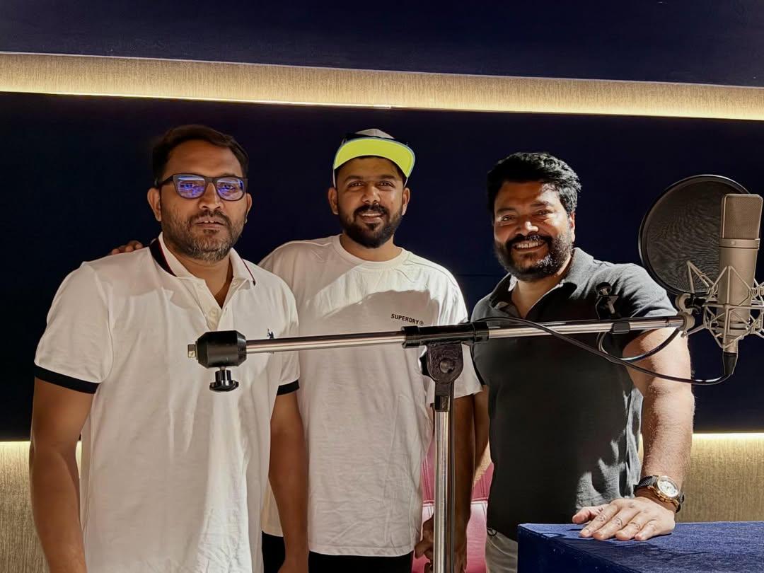 Tharun Bhascker begins dubbing for Anupama Parameswaran's 'Crazy Kalyanam'