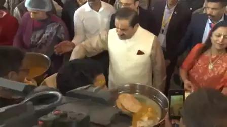 Gautam Adani Joins ISKCON's Mahaprasad Seva