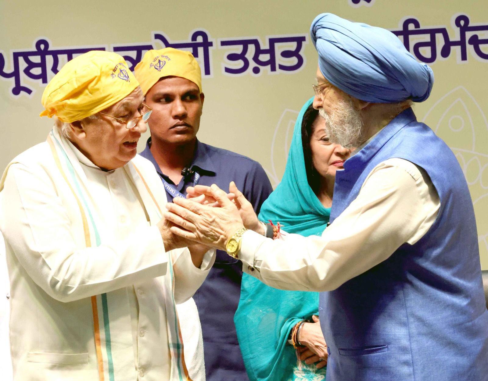 Guru Charan Yatra: Hardeep Singh Puri, Bihar Governor receive holy relics in Patna