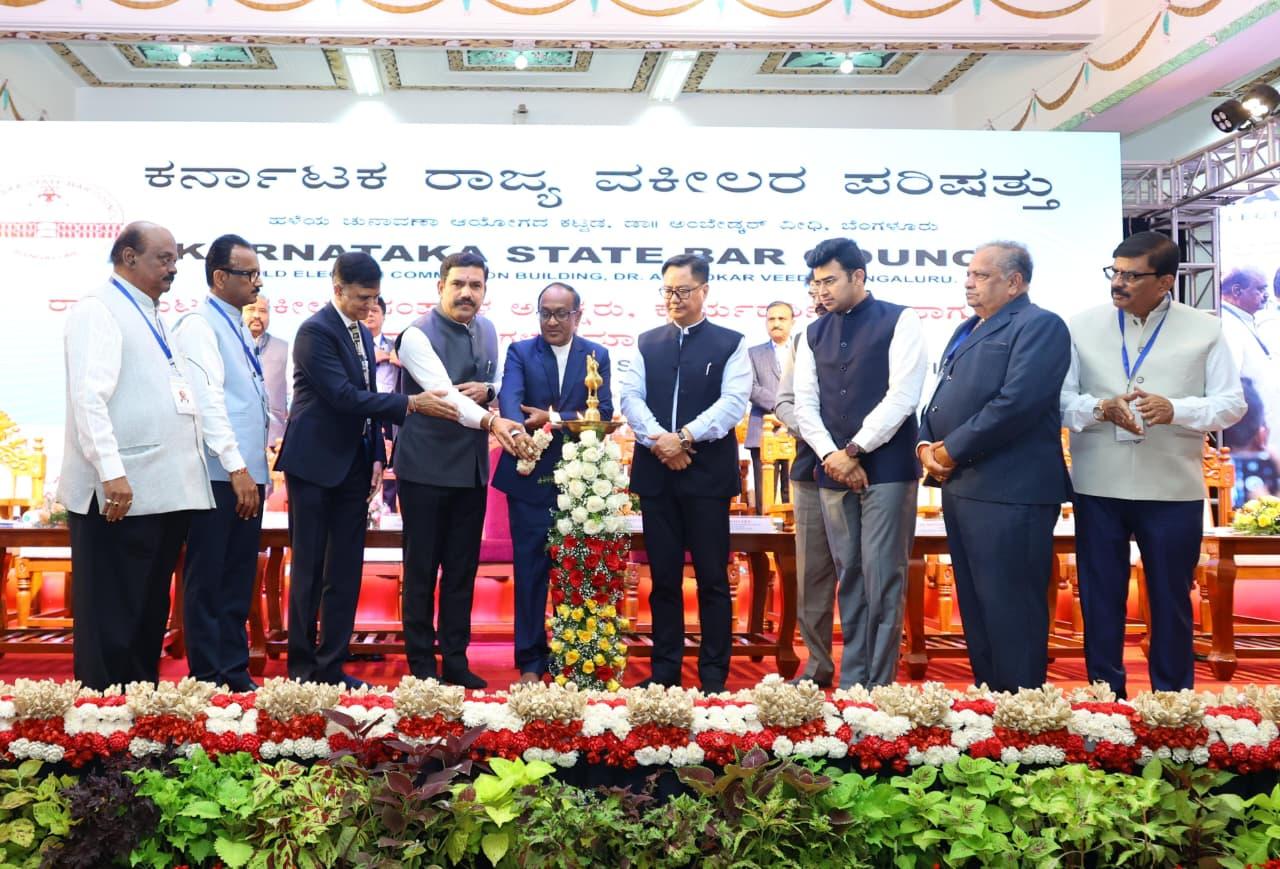 Union Minister Kiren Rijiju criticises retired judges' signature campaign against HM Amit Shah