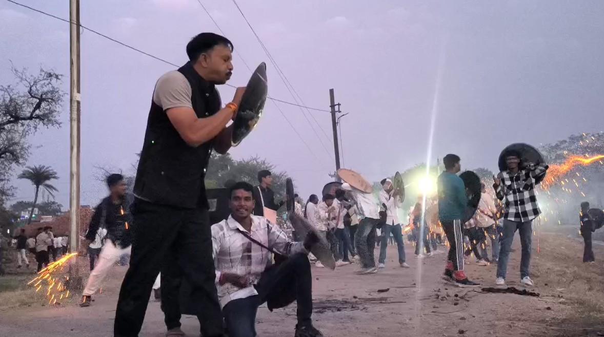 Minors among more than 35 suffer burns in traditional 'Hingot war' in Indore