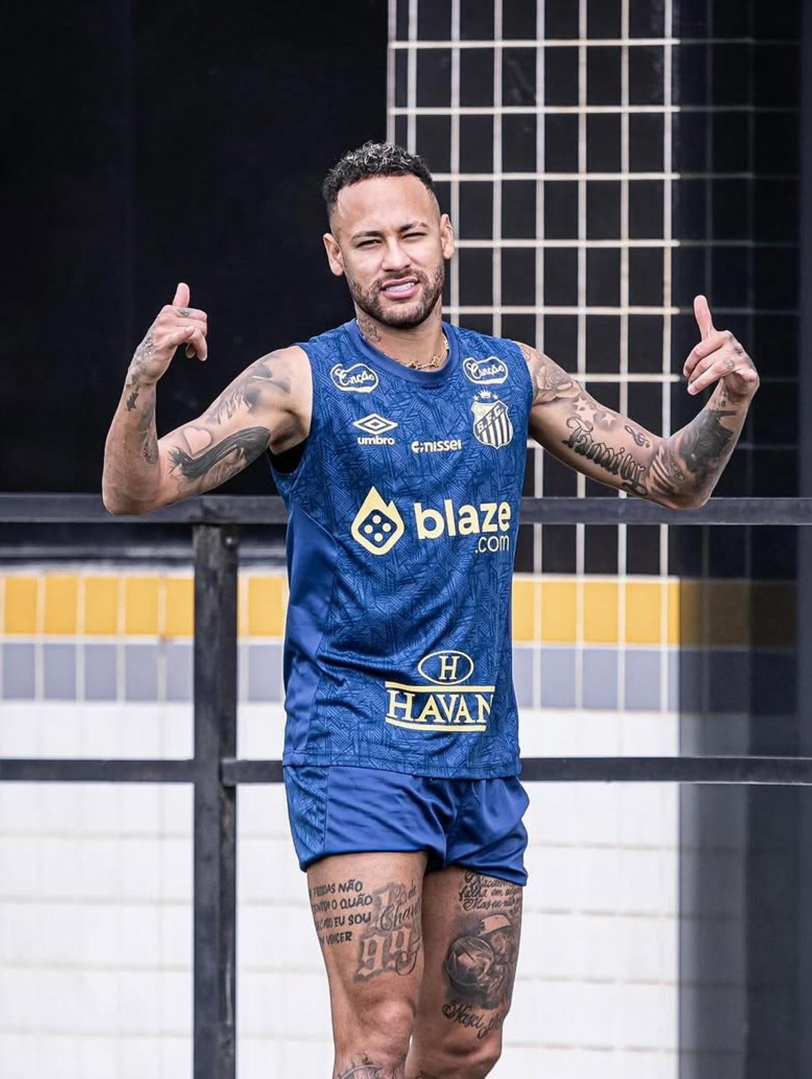 Neymar extends Santos contract until December 2025
