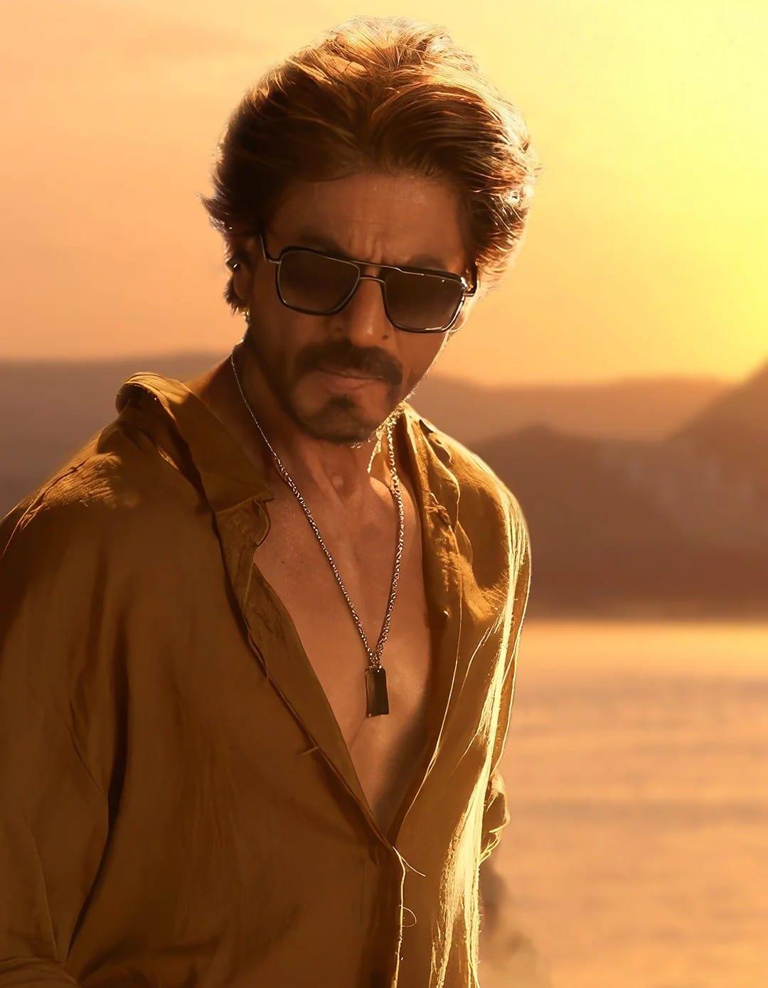 SRK, Aamir Khan spotted having thoughtful discussion at Arjun Tendulkar’s wedding