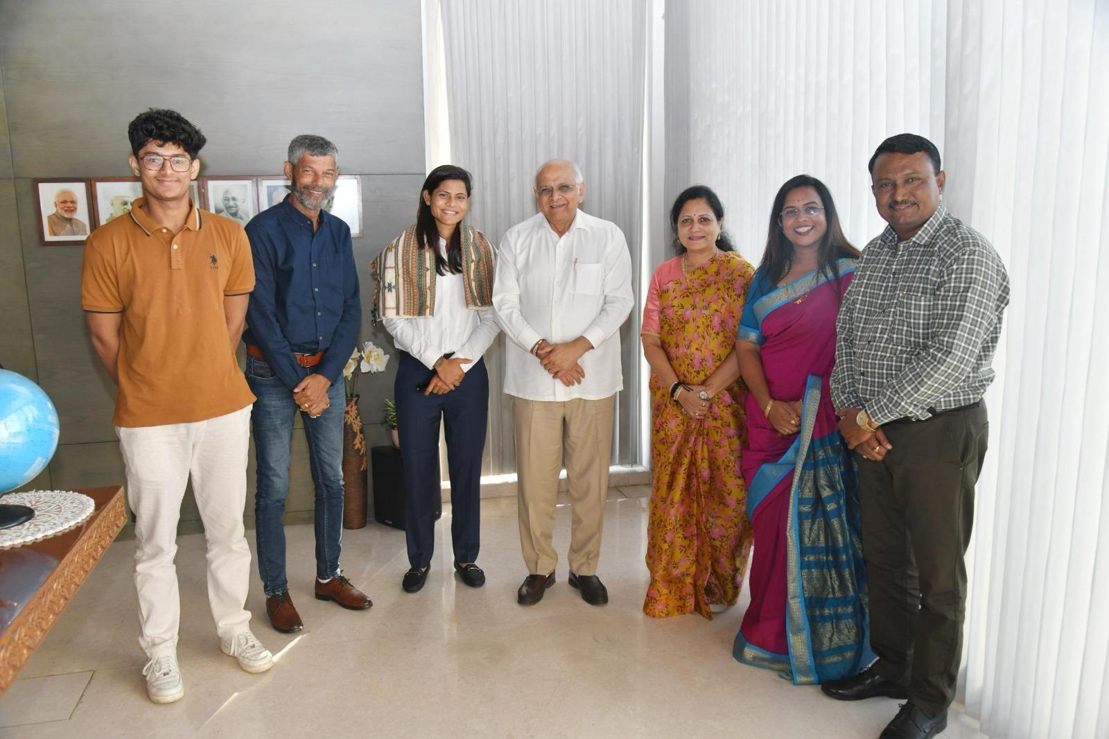 Gujarat CM felicitates Vadodara’s Radha Yadav, congratulates Team India on maiden WC title