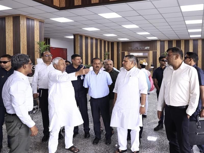 CM Nitish Kumar reviews Patna projects, orders fast-track completion