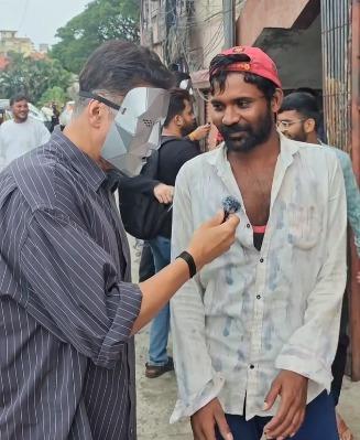 Akshay Kumar turns reporter in a ‘killer mask’ to experience ‘Housefull 5’ audience reactions firsthand