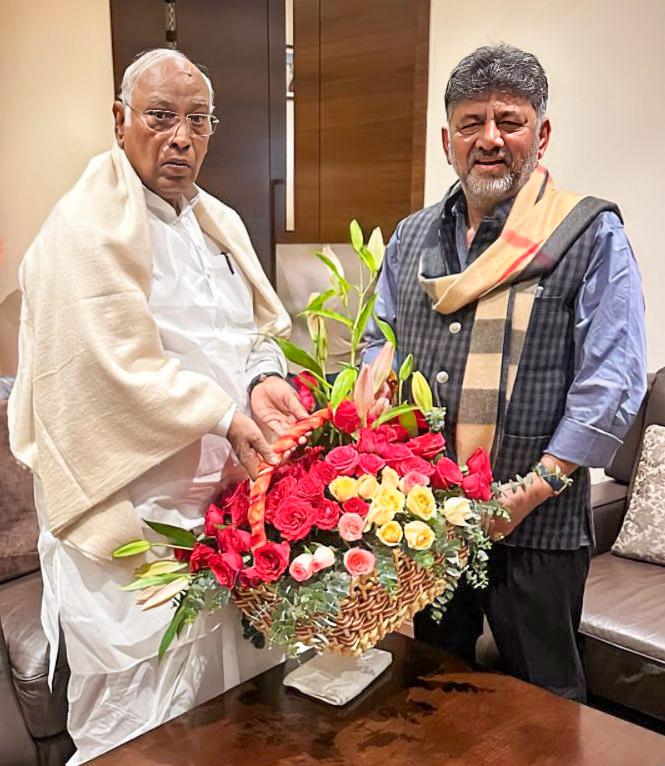 K'taka Cong crisis: Shivakumar meets Kharge, says he has done every job for the party