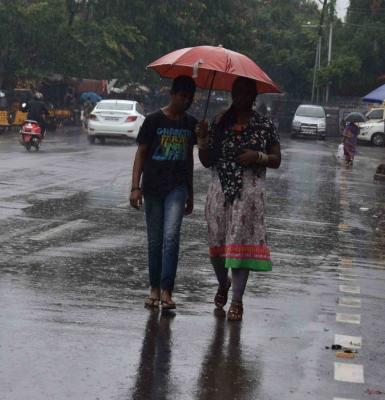 Heavy rain lashes Telangana, red alert for entire state