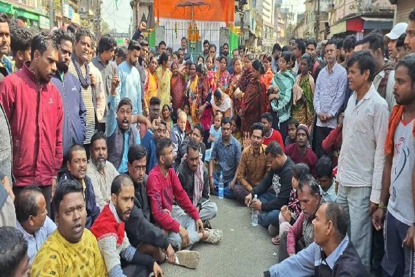 Public anger erupts after school bus runs over delivery boy in Jharkhand’s Pakur, markets closed