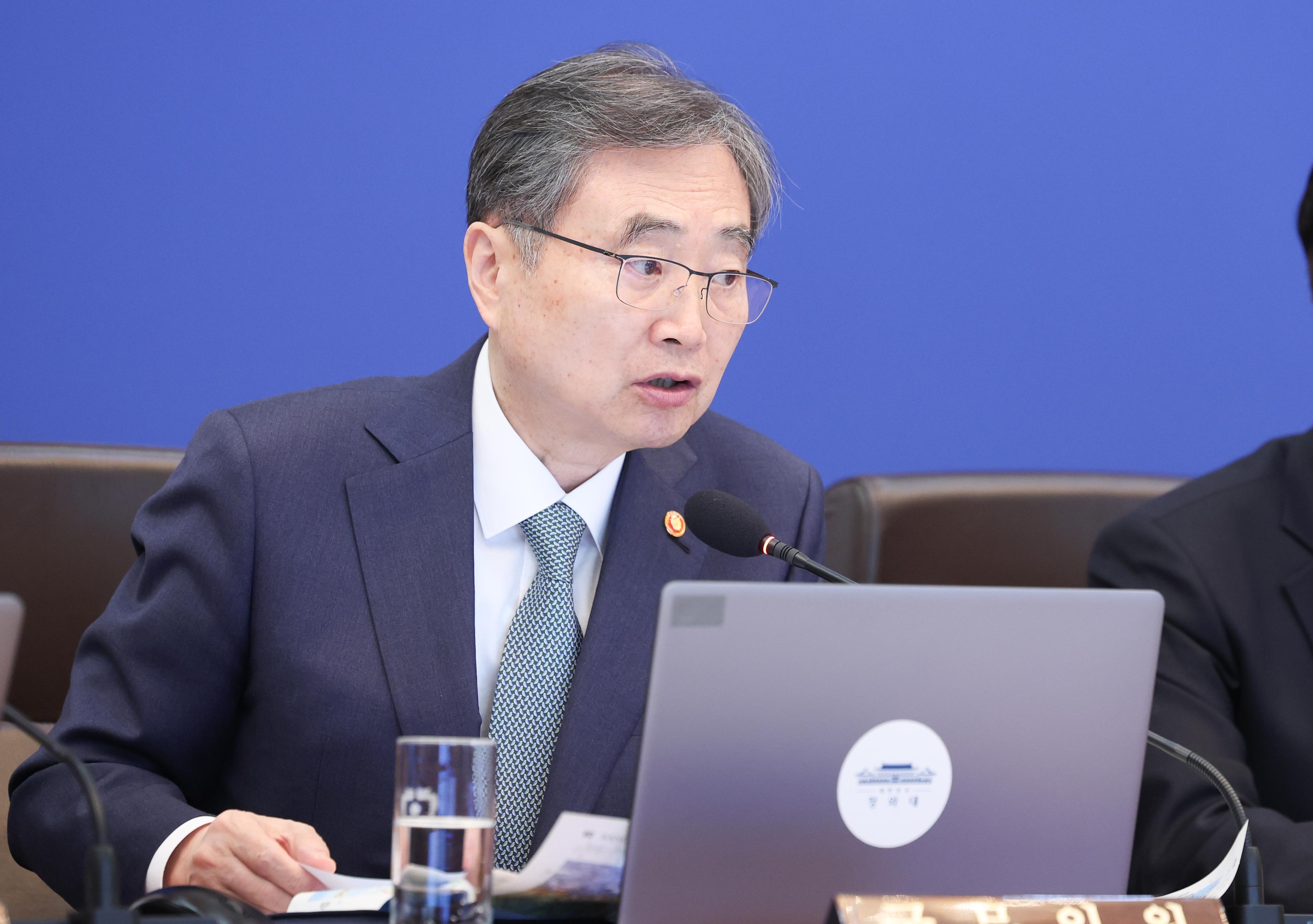 Foreign Minister Cho, UAE counterpart discuss Middle East conflict, South Korean evacuation