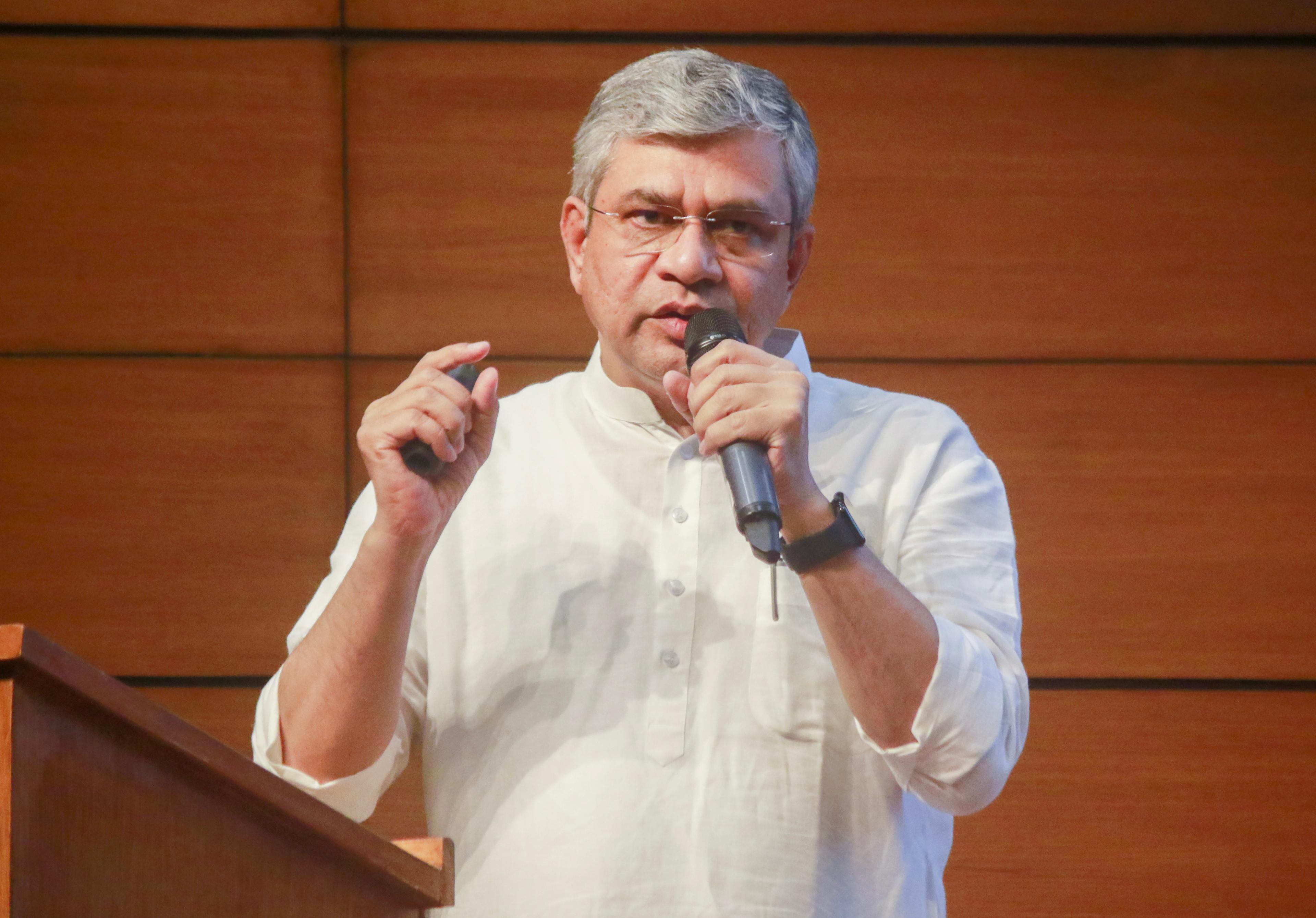 Mobile exports show robust growth in FY26, reach $5.5 billion in April-May: Minister