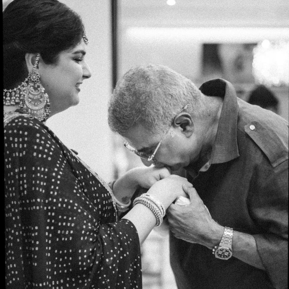 Boney Kapoor gets emotional as he kisses daughter Anshula Kapoor’s hand during Gor Dhana ceremony