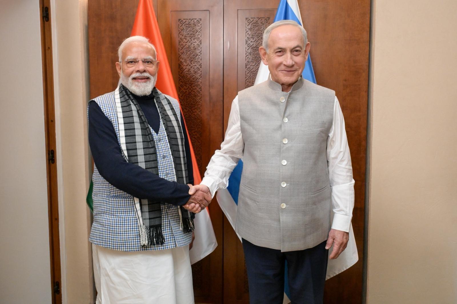 Truly splendid: PM Modi as Netanyahu welcomes him in traditional Indian attire