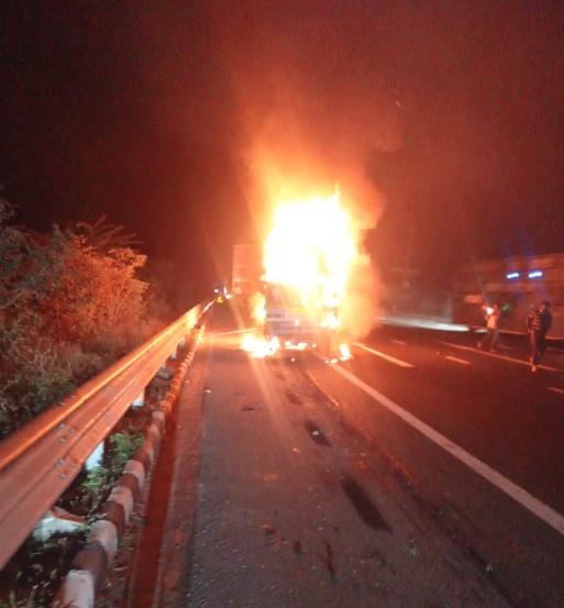 Three burnt alive in two-vehicle collision on Delhi-Mumbai Expressway