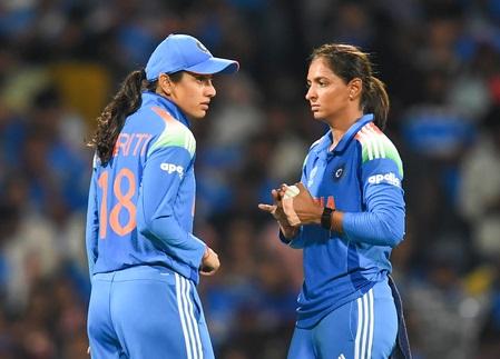 2nd T20I: Harmanpreet opts to bowl as Sneh Rana comes in for sick Deepti Sharma