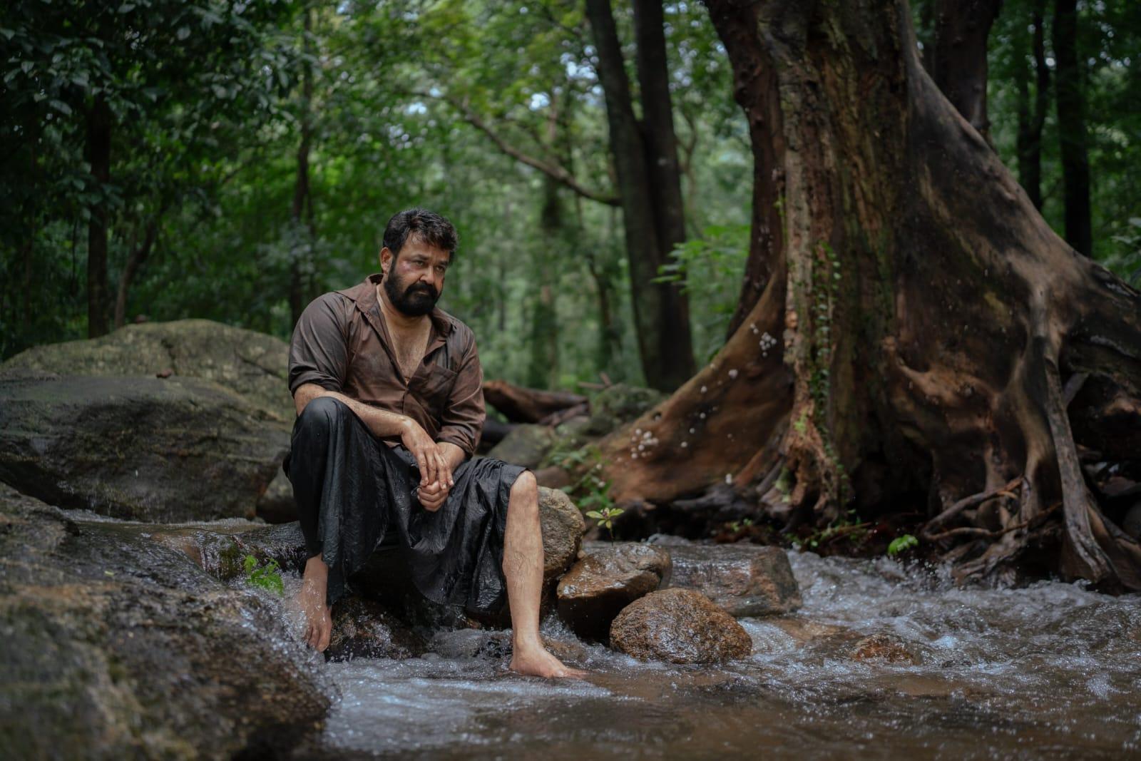 Mohanlal presents golden vel as offering at Murugan temple for Thudarum's success!