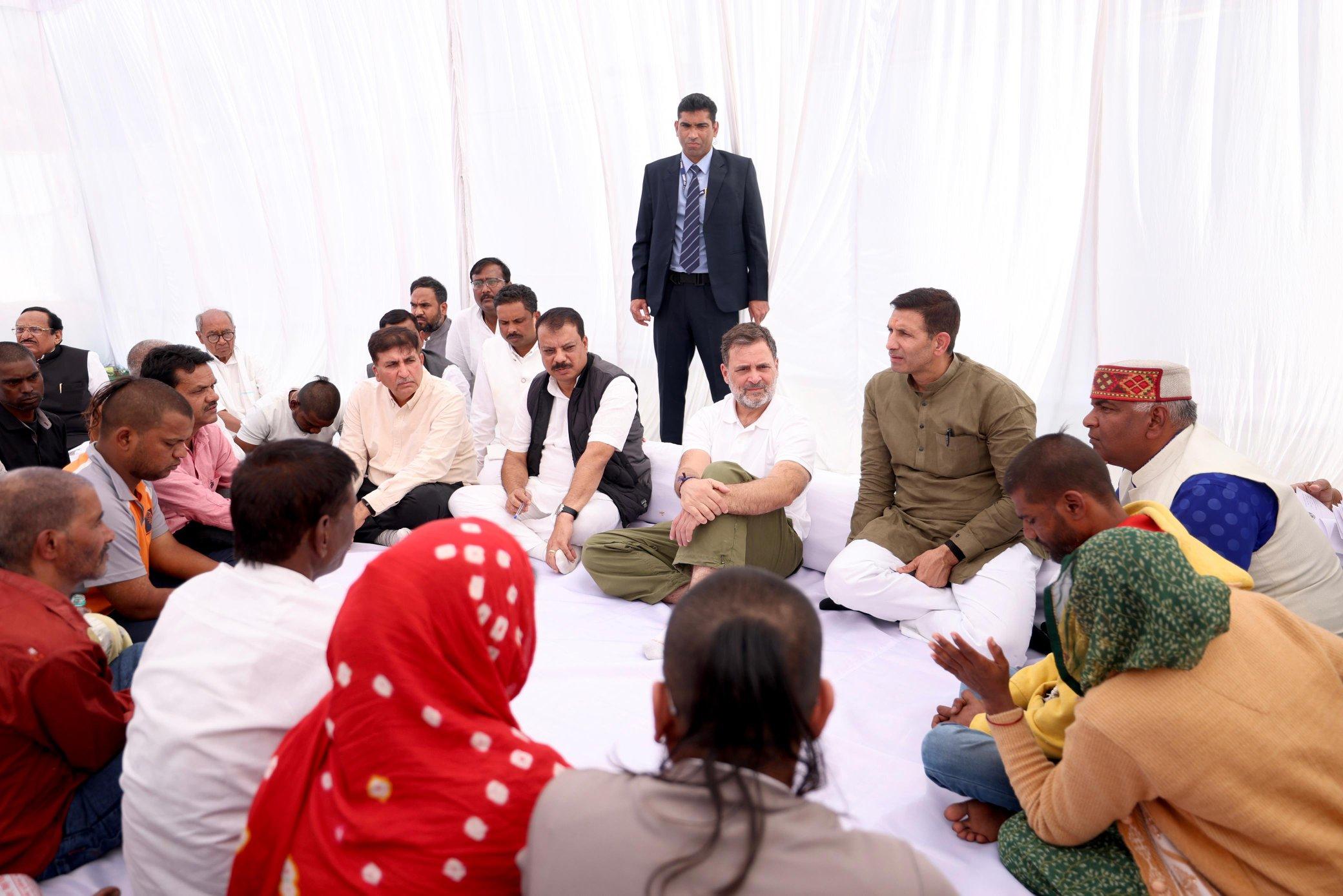 'Not here to play politics, only share the grief', says Rahul Gandhi during Indore visit (Lead)
